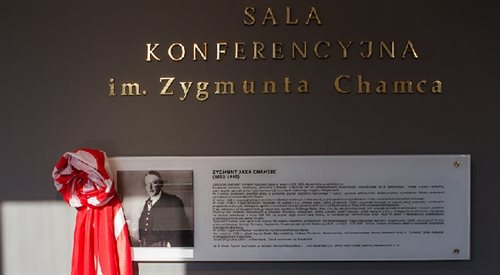 Z okazji 90-lecia imieniem i nazwiskiem Zygmunta Chamca nazwana został jedna z reprezentatywnych sal głównego budynku Polskiego Radia