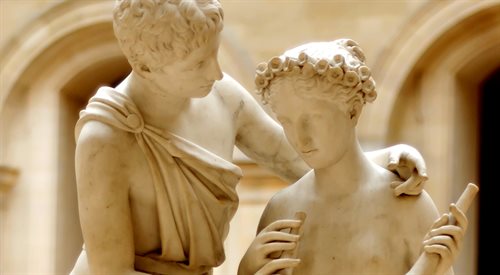 Znajdująca się w paryskim Luwrze rzeźba Daphnis i Chloe autorstwa Jeana-Pierrea Cortota