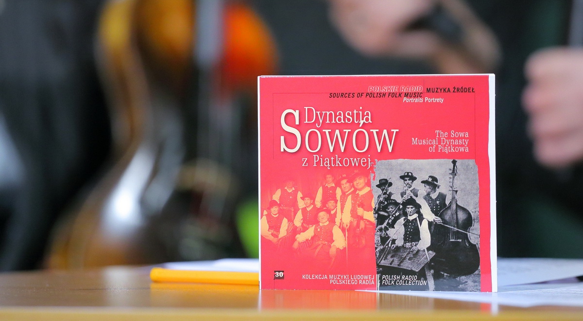 Trzydziesta płyta radiowej serii Muzyka Źródeł - Portrety zawiera wybrane z radiowego archiwum nagrania rodzinnej kapeli Sowów z lat 70. XX w.