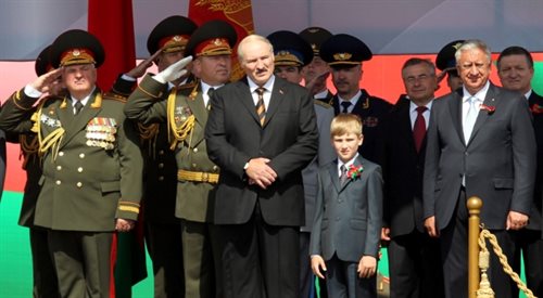 Aleksander Łukaszenka podczas parady w Mińsku