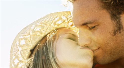 Endorfina, hormon szczęścia, kryje się także w pocałunkach