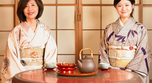 Do słynnych japońskich zwyczajów należy ceremonia parzenia zielonej herbaty