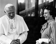 Jan Paweł II na spotkaniu z brytyjską królową Elżbietą II