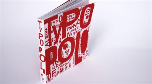 TypoPolo to pojęcie po raz pierwszy użyte przez Jakuba Hakobo Stępnia w 2001 roku. Ppisuje estetyczny fenomen, jakim była amatorska typografia tworzona na potrzeby handlu w latach 90.
