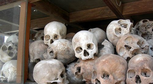 Czaszki ofiar reżimu Pol Pota w Muzeum Ludobójstwa Tuol Sleng w Phnom Penh fot. Wikipedia Commons.