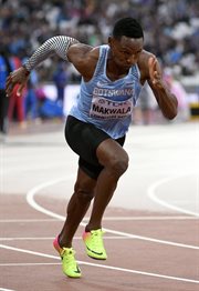Isaac Makwala (Botswana) podczas powtórzonego biegu eliminacyjnego na 200 metrów