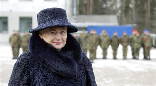 Prezydent Litwy Dalia Grybauskaite podczas powitania żołnierzy NATO w Wilnie