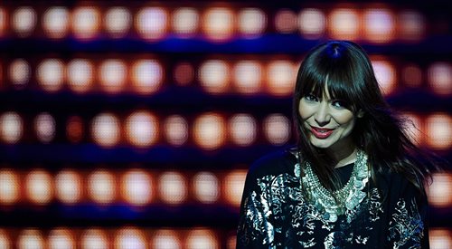 Izabela Komoszyńska z grupą Sorry Boys podczas konkursu Trendy 2014, drugiego dnia festiwalu TOPtrendy 2014 w Operze Leśnej w Sopocie