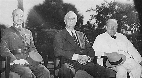 Uczestnicy konferencji w Kairze, od lewej: Czang Kaj-szek, Franklin Delano Roosevelt i Winston Churchill