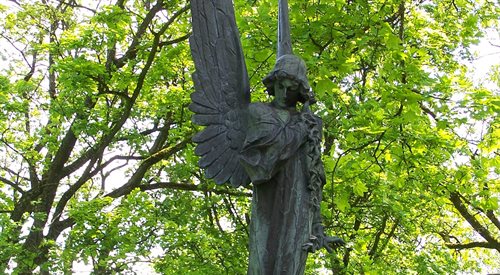 Anioł na nagrobku Izy Salmonowiczówny na Cmentarzu Na Rossie w Wilnie