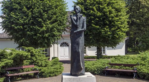 Pomnik Fryderyka Chopina znajdujący się w Parku Zdrojowym w Dusznikach-Zdroju