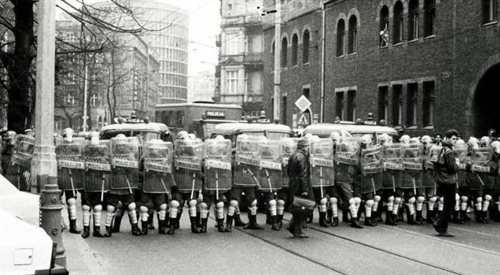 ZOMO blokuje ulice, 1982