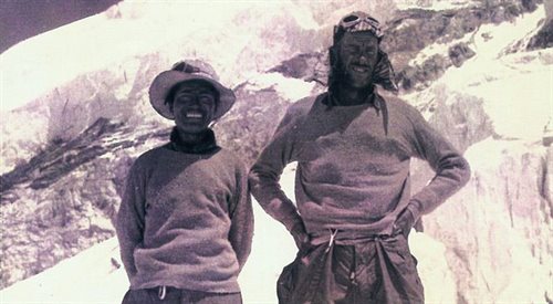 Maj 1953. Nowozelandczyk Edmund Hillary i nepalski szerpa Tenzing Norgay - pierwsi zdobywcy Mount Everestu. Fotografia z kolekcji Johna Hendersona.