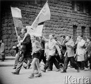 Manifestacja poznańskich robotników.  Fotografie wykonane przez funkcjonariuszy UB w celu identyfikacji manifestantów. Poznań, czerwiec 1956 