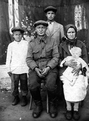 Na pamiątkę dla Zofii Ulickiej ofiarowała przyjazna Polakom rodzina przewodniczącego kołchozu. Dżusały, 23 sierpnia 1941