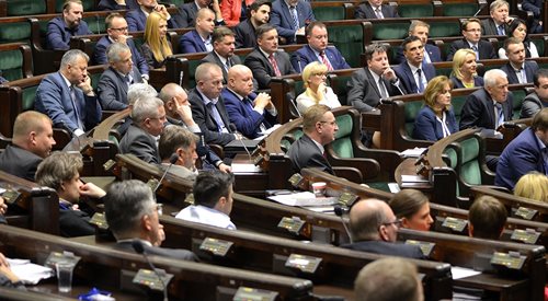 Nowo wybrani posłowie VIII kadencji w Sali Posiedzeń (2015)