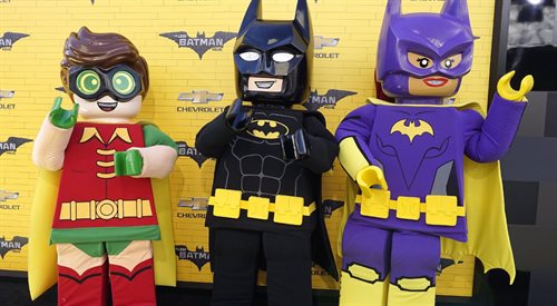 Nowe gwiazdy czerwonego dywanu, czyli bohaterowie filmu Lego Batman na premierze filmu w Kalifornii