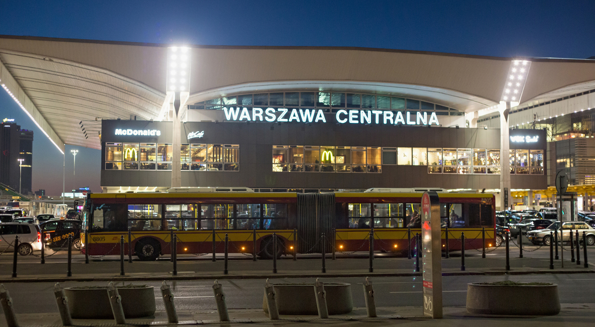 Warszawa Centralna 1200.jpg
