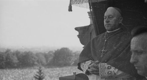 Prymas Polski kardynał August Hlond w Częstochowie. (PR, 8.09.1946)