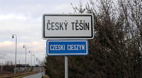 Dwujęzyczny znak przy wjeździe do Czeskiego Cieszyna