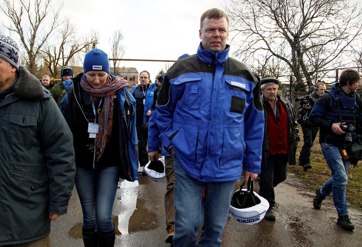 Deputy Chief Monitor of the Organization for Security and Co-operation in Europe (OSCE) Special Monitoring Mission to Ukraine, Alexander Hug (C-R) with OSCE members inspect an area in Kominternovo village, near Mariupol, Ukraine, 15 January 2016