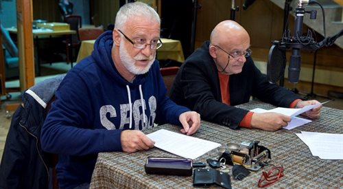 Krzysztof Gosztyła (Zegarmistrz) i Adam Ferency (Jan Bianga) podczas nagrania słuchowiska Uroboros