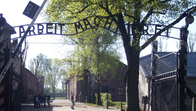 Brama wejściowa obozu koncentracyjnego Auschwitz I
