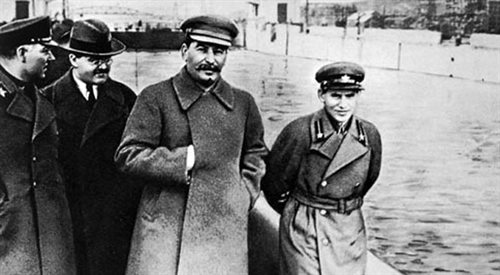 Woroszyłow, Mołotow, Stalin i Jeżow