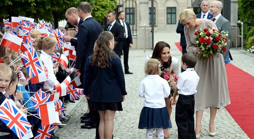 Wizyta brytyjskiej pary książęcej: spacer po Krakowskim Przedmieściu.