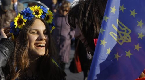 Kijów. Ukraińcy świętują podpisanie części politycznej umowy stowarzyszeniowej z Unią Europejską