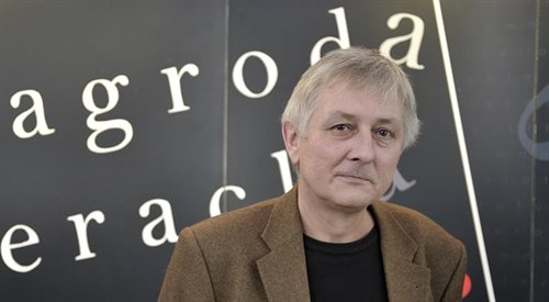 Andrzej Sosnowski. Choć jest poetą z długim stażem (urodzony w 1959, debiut poetycki 1992), cieszy się ogromnym zainteresowaniem wśród krytyki i publiczności młodego pokolenia