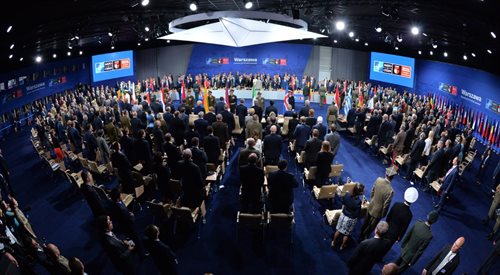 Podczas odbywającego się w Warszawie dwudniowego szczytu mają zapaść decyzje wzmacniające bezpieczeństwo m.in. na wschodniej flance Sojuszu a także decyzje o dalszym rozszerzaniu NATO