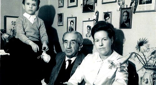 Barbara Drzewiecka (z prawej) wraz z mężem Zbigniewem Drzewieckim (w środku) oraz ich synem Zbigniewem (z lewej)