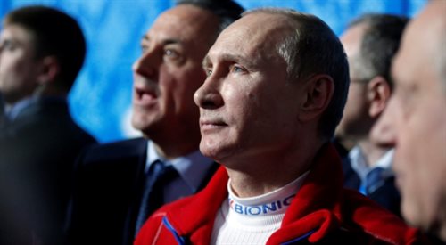 Władimir Putin ogląda pokaz łyżwiarstwa figurowego