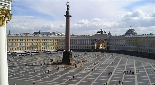 Petersburg, Plac Pałacowy. Wikimedia Commonscc
