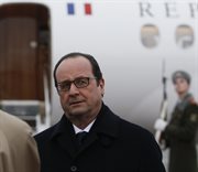 Prezydent Francji Francois Hollande witany na lotnisku w Mińsku przed negocjacjami mińskimi (w środę 11 lutego)