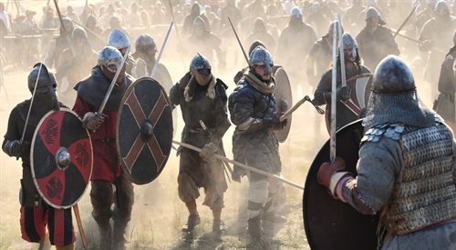 Wielka bitwa z udziałem ponad 400 wojów podczas XXIV Międzynarodowego Festiwalu Słowian i Wikingów w 2018 roku.