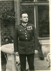  Stanisław Gruszczyński jako rotmistrz Kara-Kozewicz w filmie 