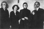 Od lewej: Gieorgij Iwanow - poeta, Maria Pietrowych - poetka i tłumaczka, Anna Achmatowa poetka, Osip Mandelsztam. Lata trzydzieste XX wieku.