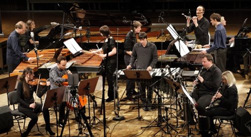 Kwadrofonik i Goście grają utwór Music for Eighteen Musicians Stevea Reicha