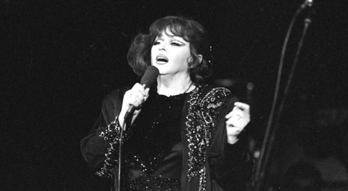 Kalina Jędrusik podczas występu na scenie w 1989 roku