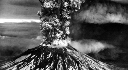 Położony w USA wulkan Mount St. Helens zainspirował Hovhanessa do napisania 50. Symfonii op. 360. Na zdjęciu erupcja wulkanu w 1980 r.