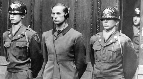 Główny oskarżony - dr Karl Brandt, osobisty lekarz Hitlera.