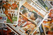 Czołówki gazet po zwycięstwie Holandii z Meksykiem na MŚ w Brazylii
