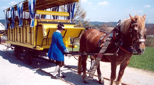 Początkowo kolej w Europie opierała się na wagonach ciągniętych przez konie. Dziś ten rodzaj transportu bywa atrakcją turystyczną