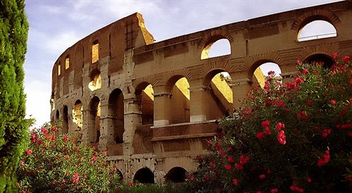 Koloseum w Rzymie zostało wzniesione ok. 70 roku naszej ery za rządów cesarzy z dynastii Flawiuszów