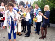 Pięćset sześćdziesięcioro dzieci będzie chodzić do Szkoły Polskiej w Grodnie. Dziś pierwszy dzwonek zabrzmiał dla 58 uczniów, którzy będą uczyć się w dwóch klasach pierwszych. Według działaczy ZPB do szkoły nie przyjęto 8 lub 9 osób
