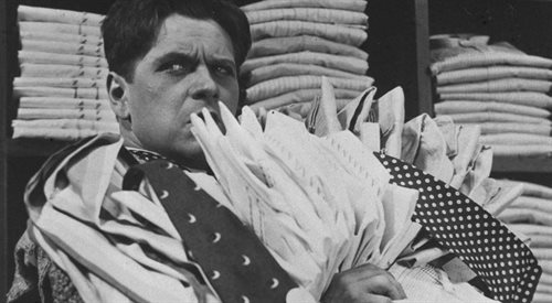 Modę na spodnie typu pumpy w polskim kinie lansował m.in. Eugeniusz Bodo - jeden z największych amantów XX-lecia międzywojennego