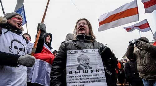 Maksim Winiarski podczas opozycyjnego święta niepodległości 25 marca 2013