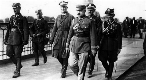 13 maja 1926, marszałek Józef Piłsudski przed spotkaniem z prezydentem RP Stanisławem Wojciechowskim na moście Poniatowskiego